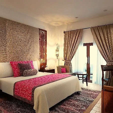 Tiara Miramar & Hotel